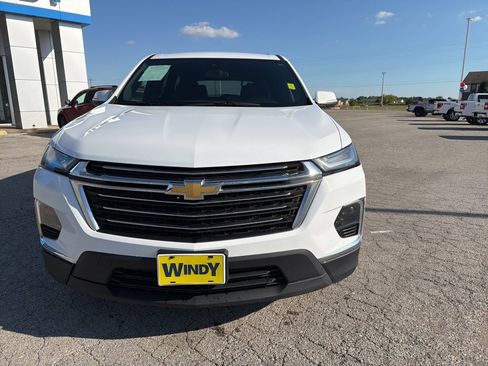 Used 2023 Chevrolet Traverse LT image 2