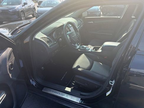 Used 2021 Chrysler 300 Touring w/ Sport Appearance Package AWD/4WD image 10