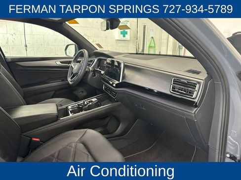 Used 2024 Volkswagen Atlas Cross Sport SE FWD image 5