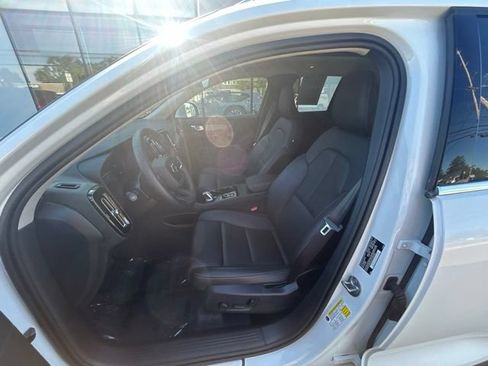 Certified 2025 Volvo XC40 B5 Plus AWD/4WD image 21
