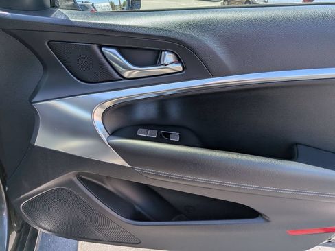 Used 2025 Genesis G70 2.5T RWD image 32