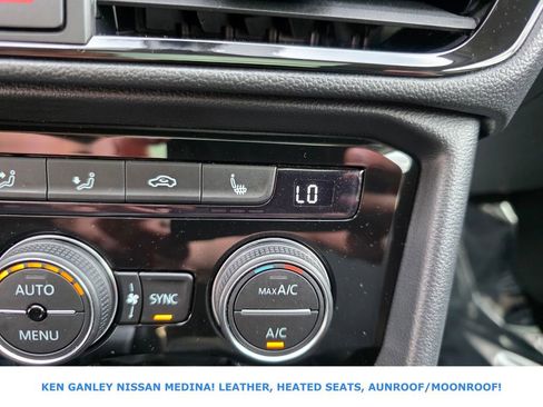 Used 2024 Volkswagen Taos SE image 30