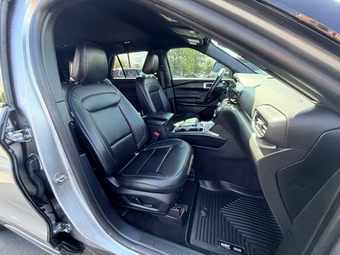 Used 2020 Ford Explorer XLT w/ Equipment Group 202A AWD/4WD image 26