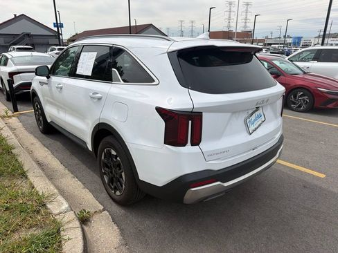 Used 2024 Kia Sorento S FWD image 4