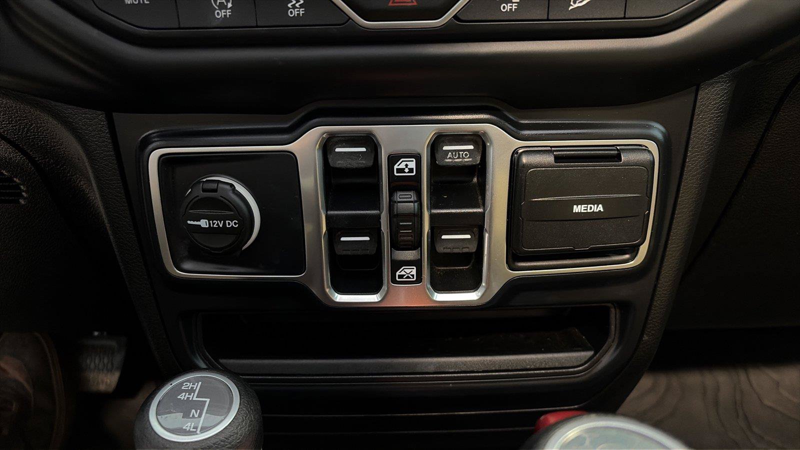 Used 2019 Jeep Wrangler Unlimited Sahara w/ Safety Group AWD/4WD image 20