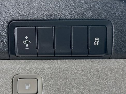 Used 2020 Kia Sedona L image 11