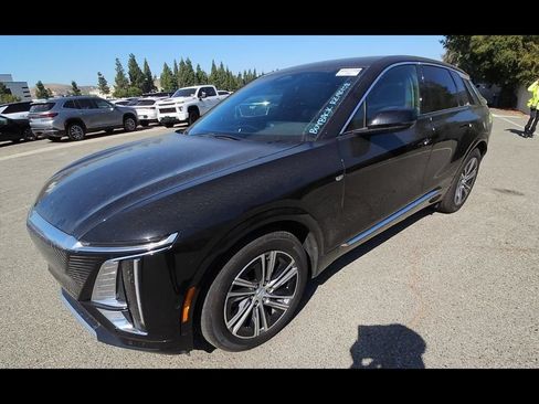 Used 2024 Cadillac Lyriq Luxury RWD image 3