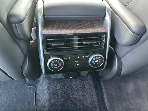 Used 2025 Land Rover Range Rover SE AWD/4WD image 16