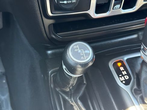 Used 2025 Jeep Wrangler Unlimited Sport AWD/4WD image 13