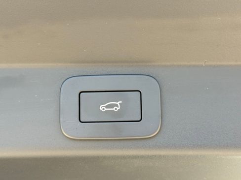 Used 2024 Land Rover Range Rover Sport SE image 17