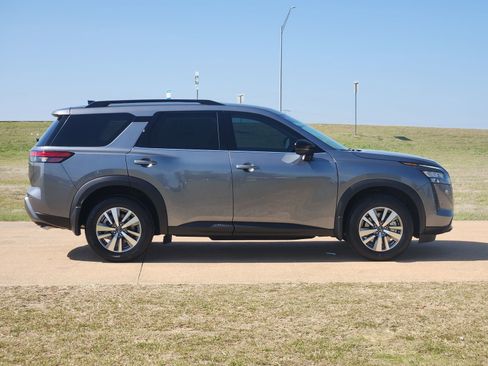 New 2026 Nissan Pathfinder SL image 7