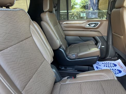 Used 2023 Chevrolet Suburban High Country AWD/4WD image 12