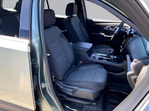 Used 2023 Chevrolet Traverse LT FWD image 9