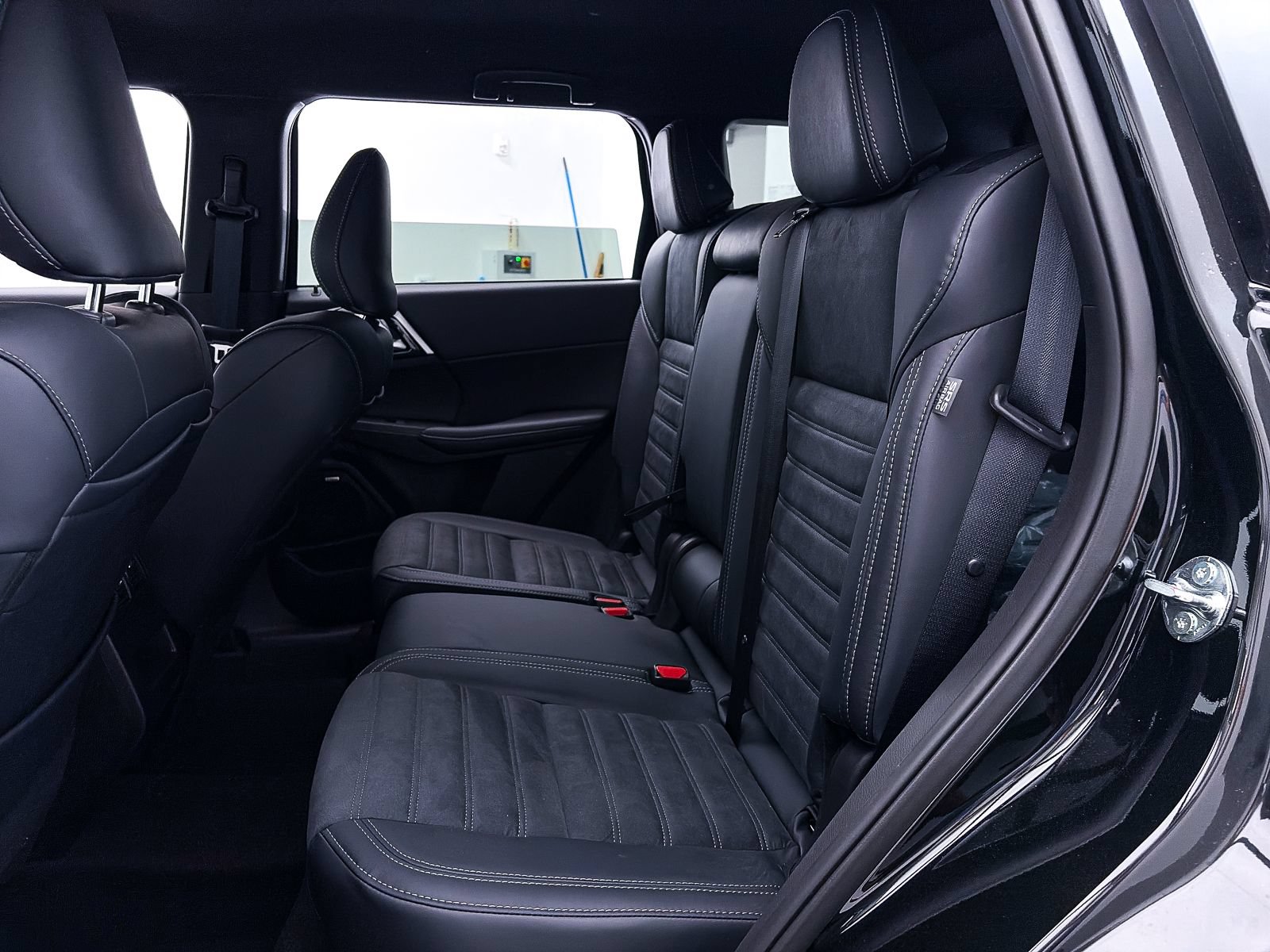 Used 2026 Mitsubishi Outlander LE AWD/4WD image 24