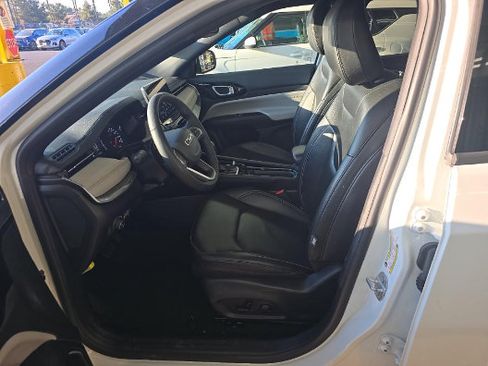 Used 2025 Jeep Compass Limited AWD/4WD image 6