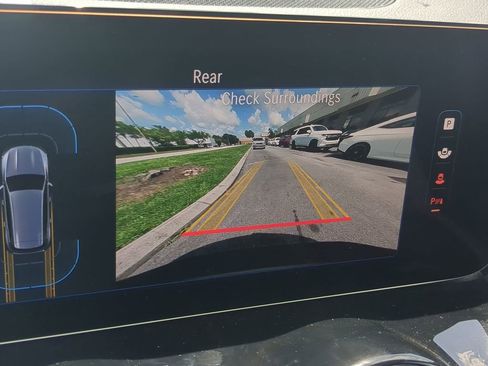 Used 2024 Mercedes-Benz EQB 300 4MATIC image 7