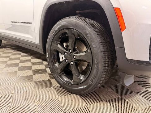 Used 2023 Jeep Grand Cherokee L Laredo AWD/4WD image 2