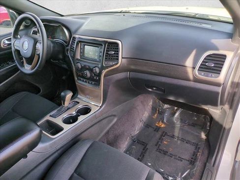 Used 2017 Jeep Grand Cherokee Laredo image 19