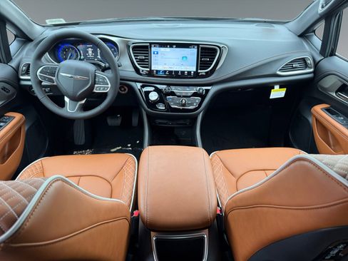 New 2026 Chrysler Pacifica Pinnacle image 10