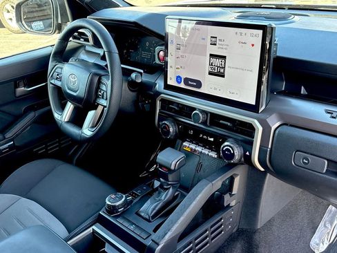 Used 2024 Toyota Tacoma TRD Off-Road image 31