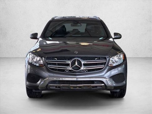 Used 2019 Mercedes-Benz GLC 300 4MATIC image 2