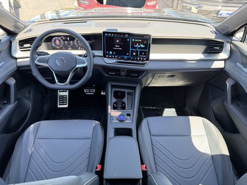 Used 2026 Volkswagen Tiguan SE R-Line image 32