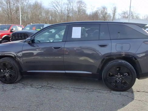 Used 2024 Jeep Wagoneer Launch Edition image 5