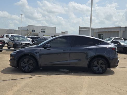 Used 2026 Tesla Model Y 2WD image 7