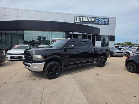 Used 2016 RAM 2500 Laramie w/ Black Appearance Group AWD/4WD image 1