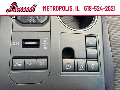 Used 2024 Toyota Highlander LE AWD/4WD image 27