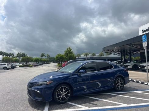 Used 2023 Toyota Camry SE FWD image 9