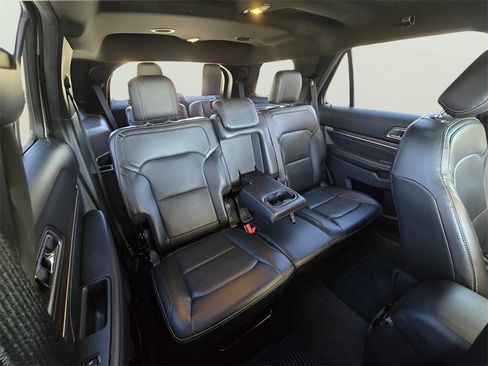 Used 2017 Ford Explorer Limited image 10
