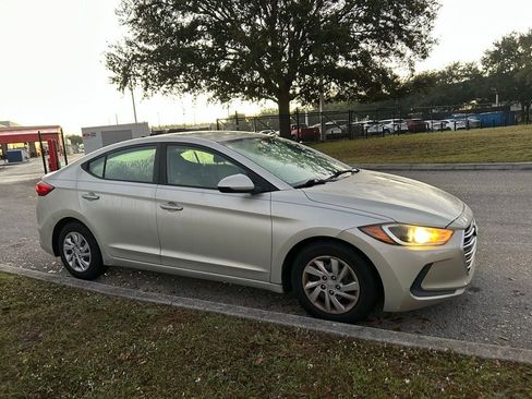 Used 2017 Hyundai Elantra SE image 7