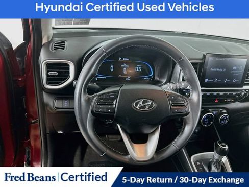 Certified 2025 Hyundai Venue SEL FWD image 22
