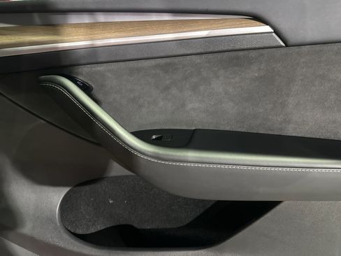 Used 2023 Tesla Model Y Long Range image 25