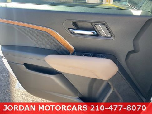 Used 2024 GMC Canyon Denali image 41