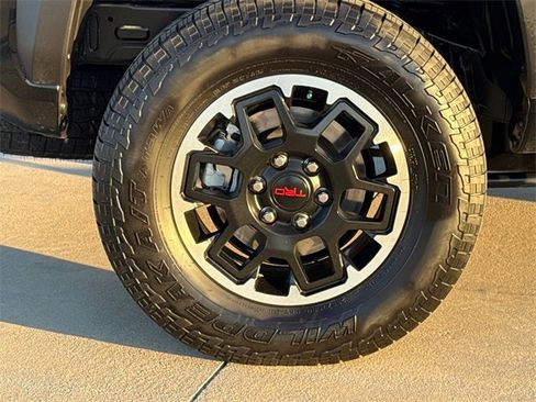 Used 2025 Toyota Tacoma TRD Off-Road image 10
