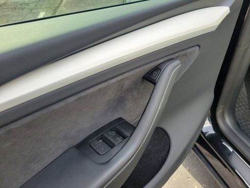 Used 2023 Tesla Model Y Long Range AWD/4WD image 18