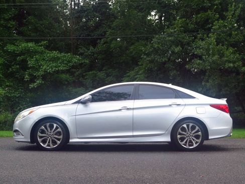 Used 2014 Hyundai Sonata SE w/ Premium Package 04 FWD image 2