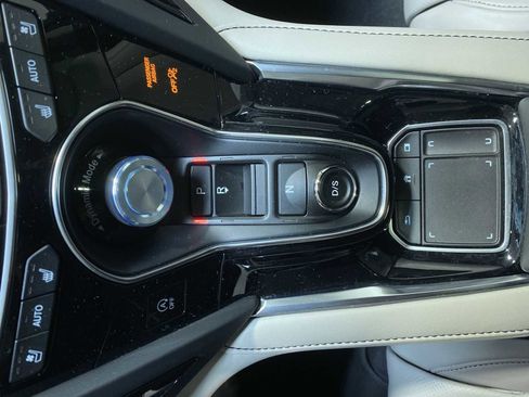 Used 2025 Acura RDX SH-AWD w/ Advance Package image 17