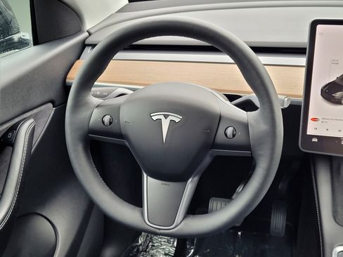 Used 2021 Tesla Model Y Long Range AWD/4WD image 12