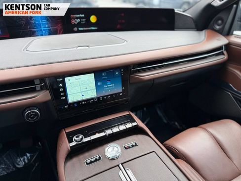 Used 2025 Lincoln Navigator Reserve AWD/4WD image 18