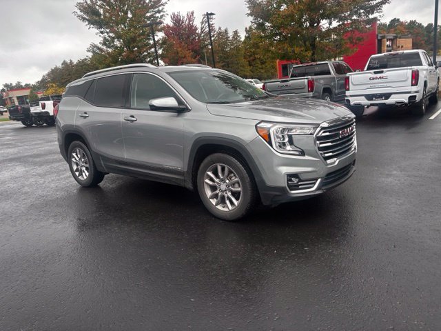 Used 2024 GMC Terrain SLT w/ LPO, Floor Liner Package AWD/4WD image 4