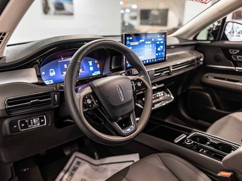 Used 2024 Lincoln Corsair Reserve w/ Jet Appearance Package image 18