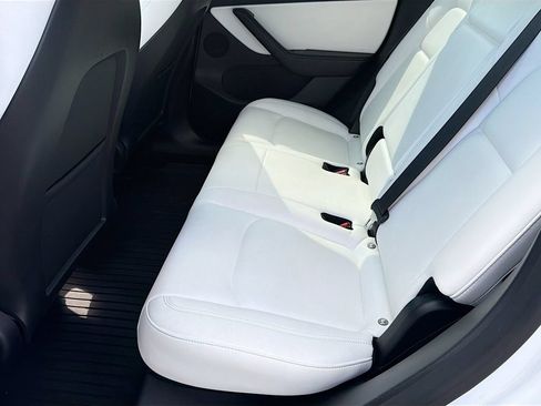 Used 2021 Tesla Model Y Long Range AWD/4WD image 24