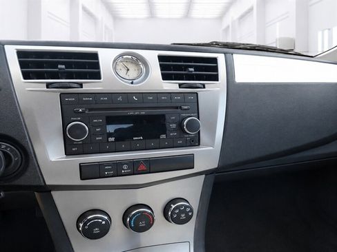Used 2010 Chrysler Sebring Touring FWD image 15
