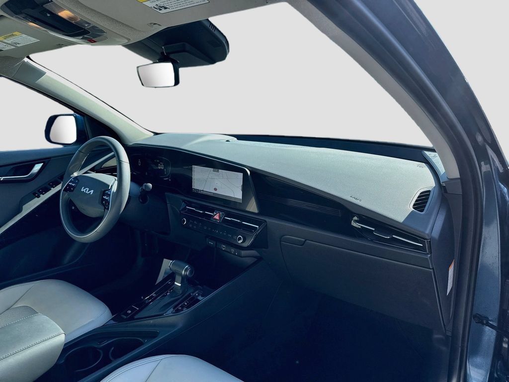Certified 2025 Kia Niro EX FWD image 33