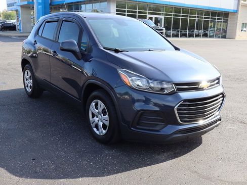 Used 2019 Chevrolet Trax LS FWD image 2