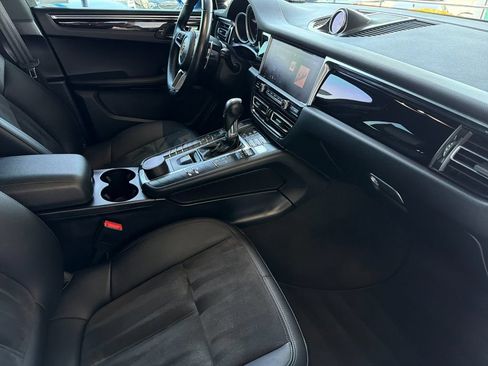 Used 2020 Porsche Macan AWD/4WD image 16