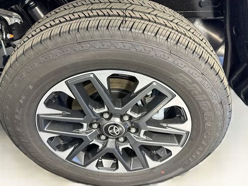 Used 2026 Toyota Tundra Limited AWD/4WD image 32